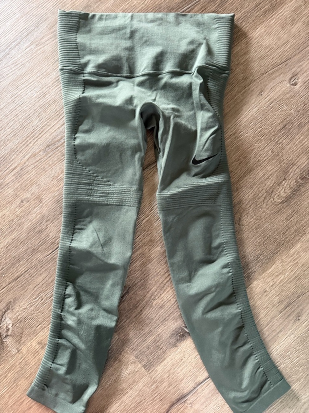 Nike Woman’s Olive Green Seamless Performance Leggings